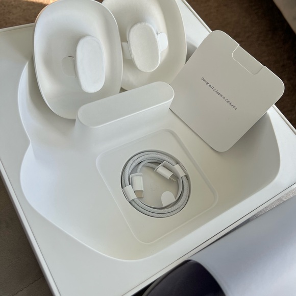 Purple Apple AirPods Max USB-C - Picture 10 of 15